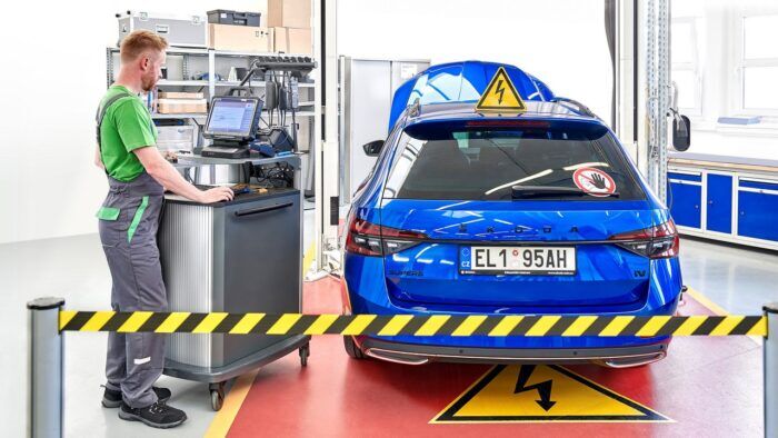 Skoda Mantenimiento Coches Electrificados 3 700x394