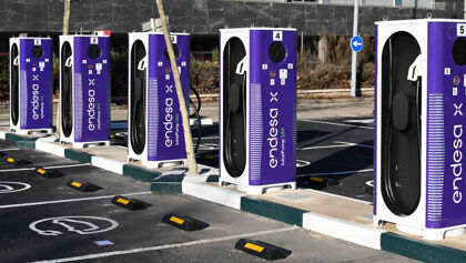 Así es la electrolinera más grande de España: con capacidad para 46 coches