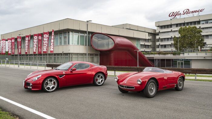 Alfa Romeo 2000 Sportiva Spider Y Alfa Romeo 8C Competizione 700x394