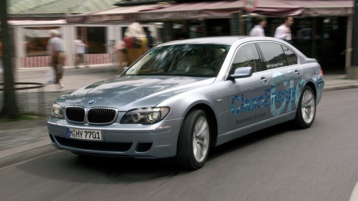 BMW Hydogen 7 2005 700x394