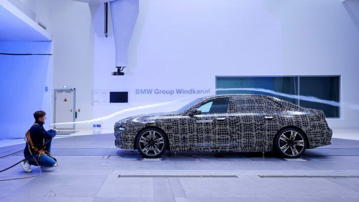 BMW I7 Prototipo 18 700x394