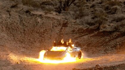 La locura de los NFT: revienta un Lamborghini Huracán para obtener 999 de ellos