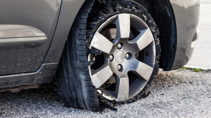 Neumatico Pinchado Reventon 700x394