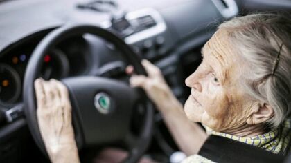 ¿Cuándo se es demasiado mayor para seguir conduciendo?