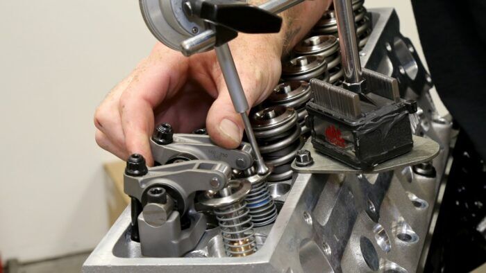 Valvula De Admision Motor 2 700x394