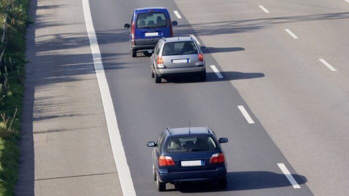 Coches Carretera 1 700x394