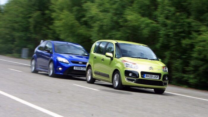 Coches Carretera 2 700x394