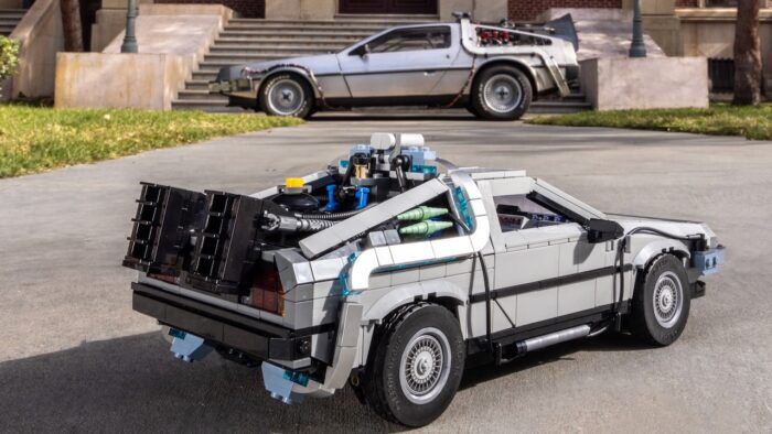 DeLorean LEGO 16 700x394