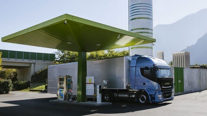 Iveco Stralis NP 460 1 700x393