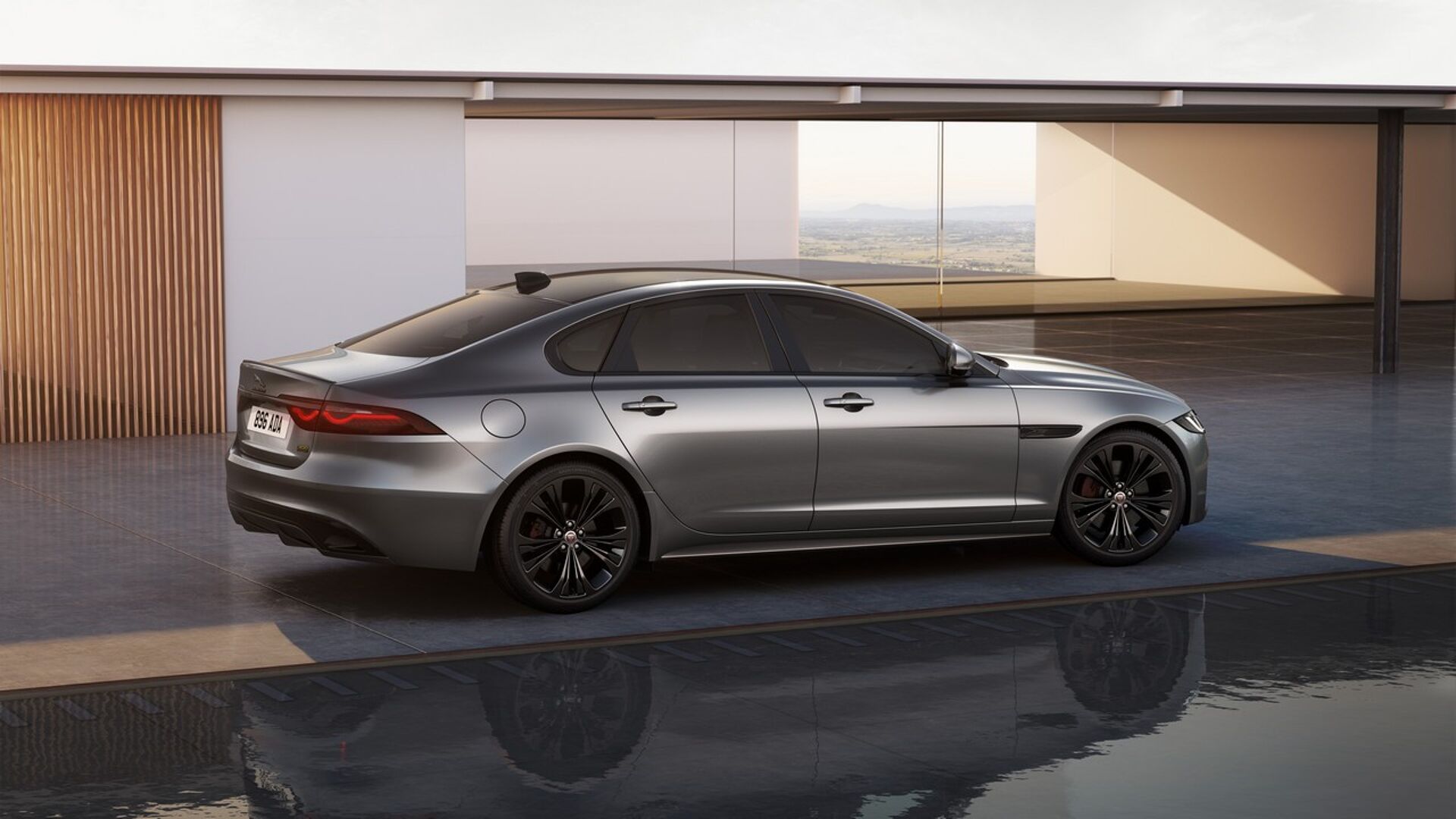 Jaguar XF 300 Sport 2022 (2)