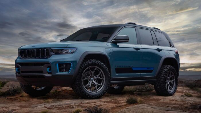 Jeep® Grand Cherokee Trailhawk PHEV Concept Front 2 700x394