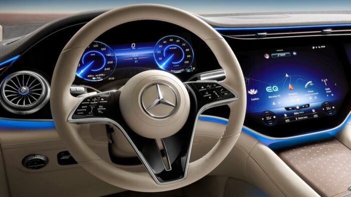 Mercedes EQS SUV 45 700x394