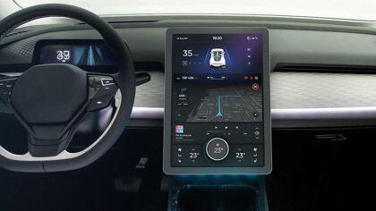 Este invento busca que usar una pantalla en un coche sea más seguro