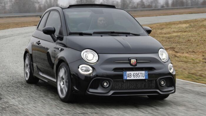 Abarth 695C Turismo Pack 2022 8 700x394