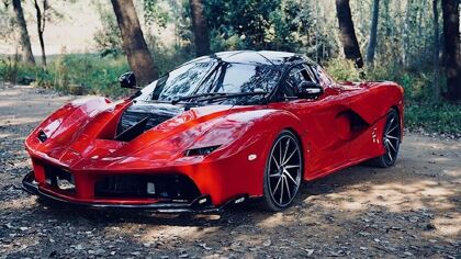 Y tú, ¿arruinarías un Audi R8 para hacer una horrible imitación de un Ferrari LaFerrari?