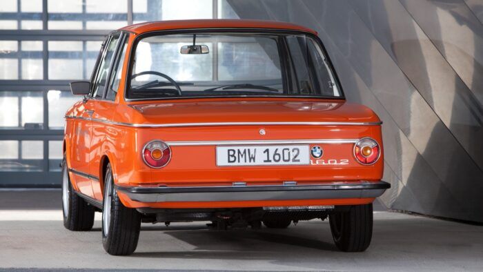 BMW 1602 9 700x394