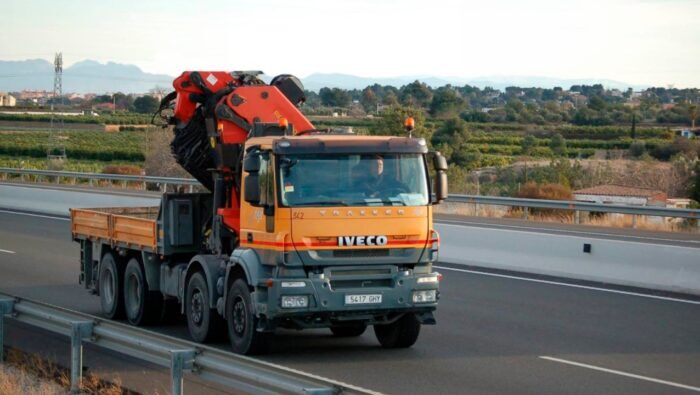 Camion Autocargante Iveco 700x395