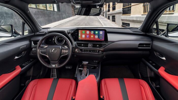 Lexus UX 250h F Sport 2023 18 700x394