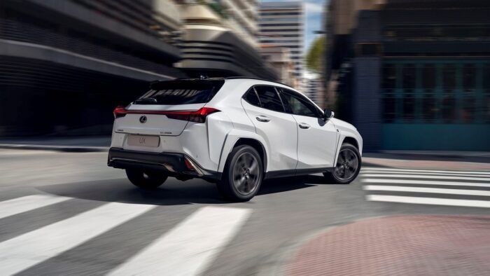 Lexus UX 250h F Sport 2023 6 700x394