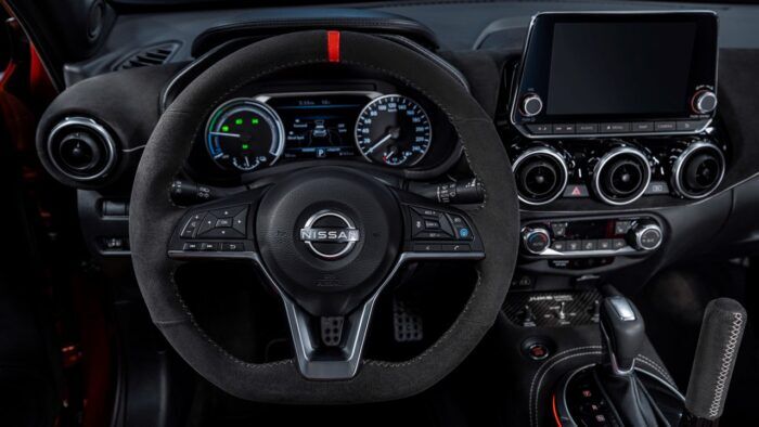 Nissan Juke Hybrid Rally Tribute 14 700x394