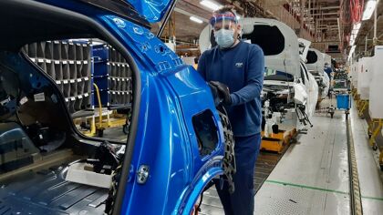 El primer Lancia Ypsilon sale de la línea de montaje de Figueruelas