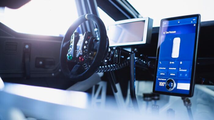 Ford Pro Electric SuperVan 5 700x394