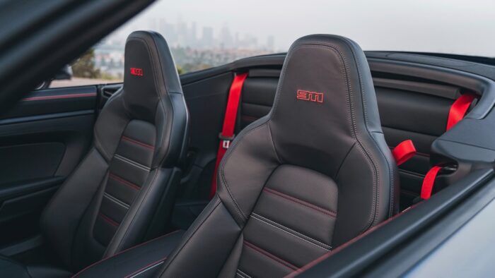 Porsche 911 Carrera GTS Cabriolet America 18 700x394