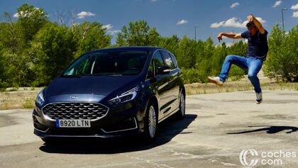 Por qué el Ford S-Max híbrido es una opción excelente para familias (con vídeo)