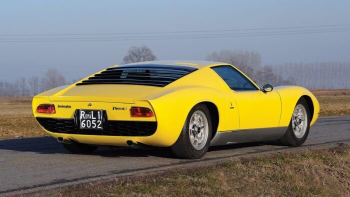 Lamborghini Miura P400 700x394