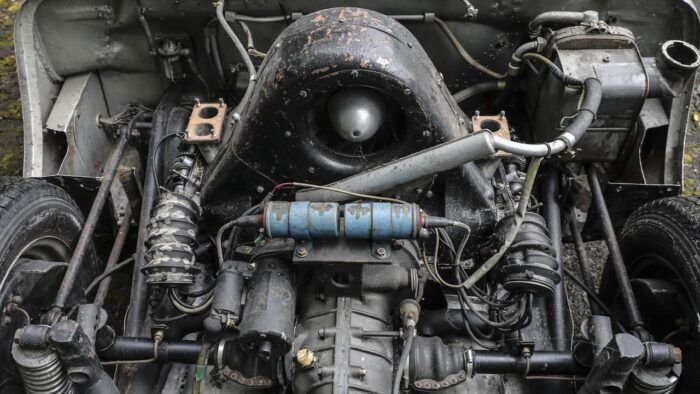 Porsche 550 Spyder Barn Find 9 700x394