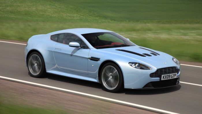 Aston Martin V12 Vantage 939 1 700x394