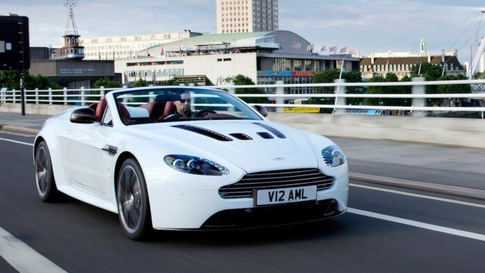 Aston Martin V12 Vantage Roadster 9 1 700x394