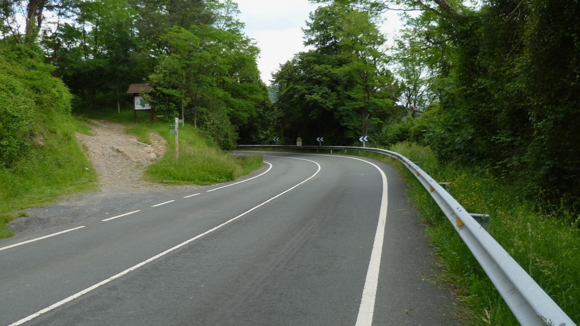 ¿Deberían las autoescuelas dar un mínimo de las prácticas en carreteras secundarias?