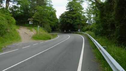 ¿Deberían las autoescuelas dar un mínimo de las prácticas en carreteras secundarias?