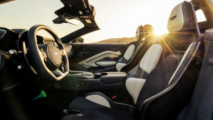 Aston Martin V12 Vantage Roadster 2022 4 700x394