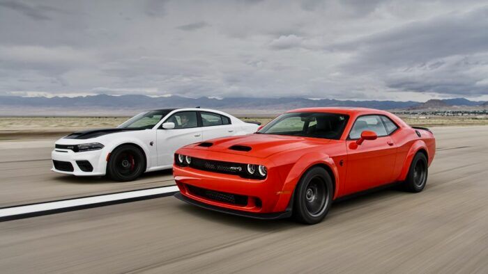 Dodge Charger Challenger Hellcat 1 700x394
