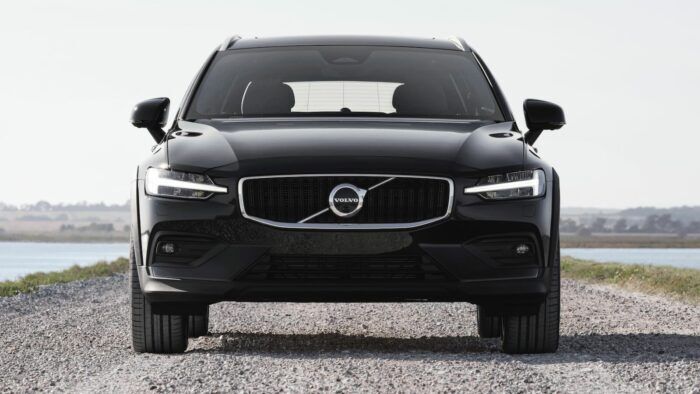 Volvo V60 Cross Country B5 2022 1 700x394