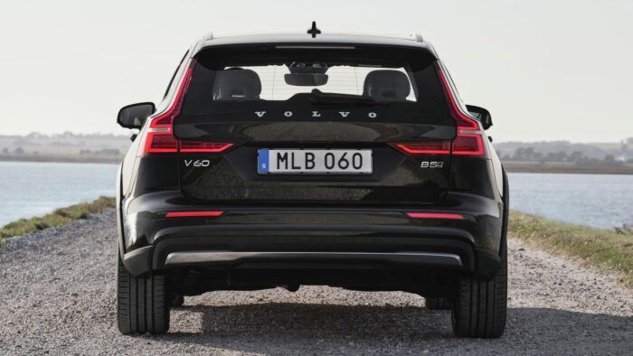 Volvo V60 Cross Country B5 2022 3 700x394