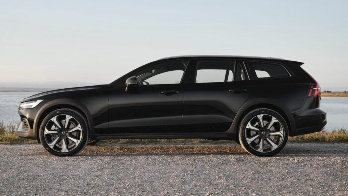 Volvo V60 Cross Country B5 2022 5 700x394