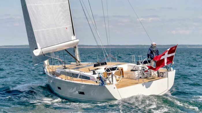 Yate Hibrido Diesel 2 700x394