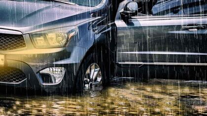 Qué hacer si una tormenta deja tu coche inundado