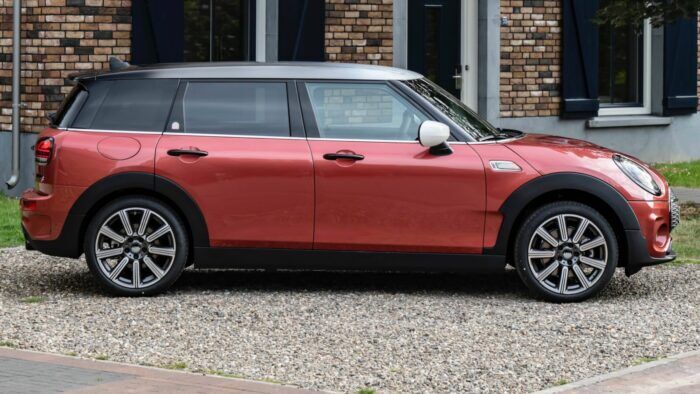 MINI Clubman Multitone Edition 2022 10 700x394