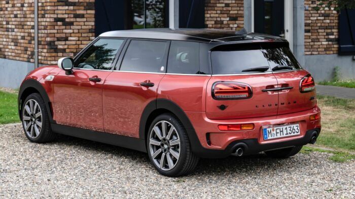 MINI Clubman Multitone Edition 2022 7 700x394