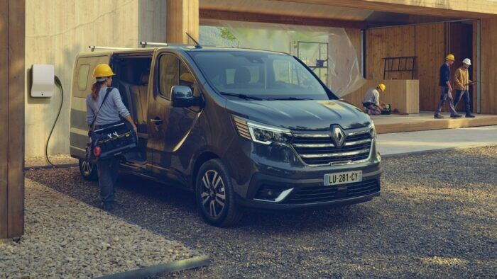 Renault Trafic Furgon E Tech 2022 2 700x394