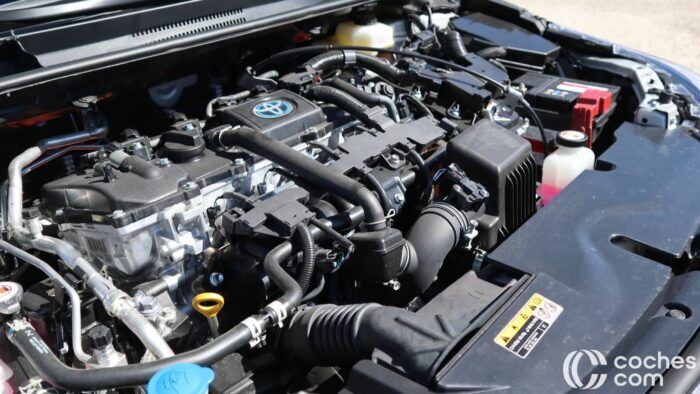 Toyota Corolla Touring Sports 140H Prueba Motor 2 700x394