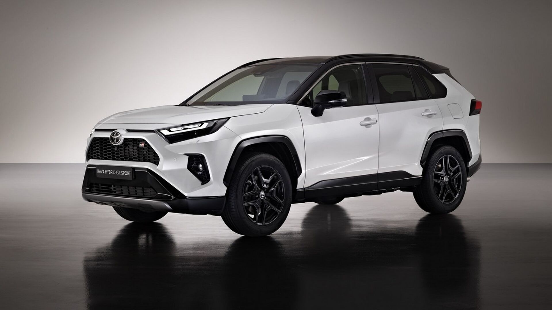 2022-Toyota-RAV4-Hybrid-GR-Sport-3