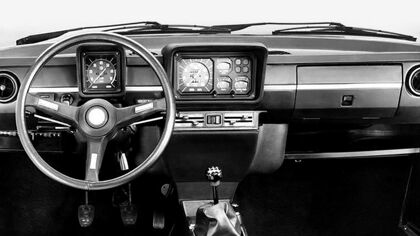 El salpicadero del Alfa Romeo Alfetta vislumbraba algunas tendencias actuales&#8230; Hace 50 años