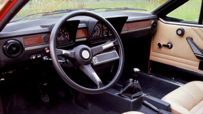 Alfa Romeo Alfetta GTV 2000 116 1976 2 700x394