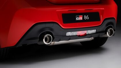 ¿Por qué mi escape hace  “clics”  metálicos después de conducirlo un rato?