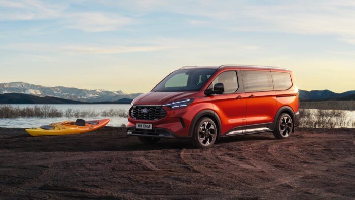 Ford E Tourneo Custom 2 700x394